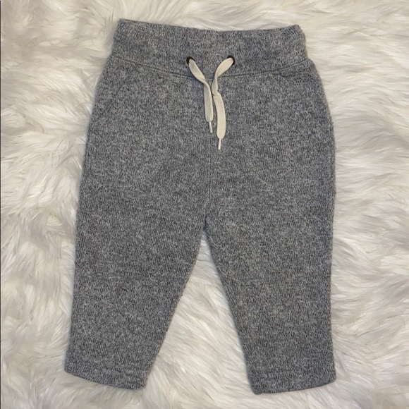 GAP baby boy joggers - 12-18 months - Picture 2 of 4